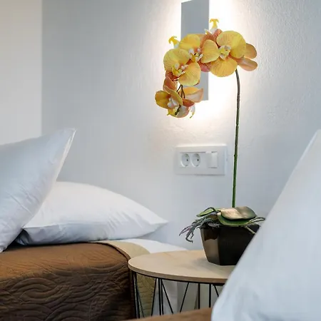 Christianna & George Luxury Hot Tub * Φηρά