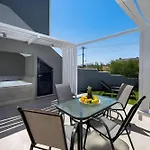 Christianna & George Luxury Hot Tub Daire Fira (Santorini)