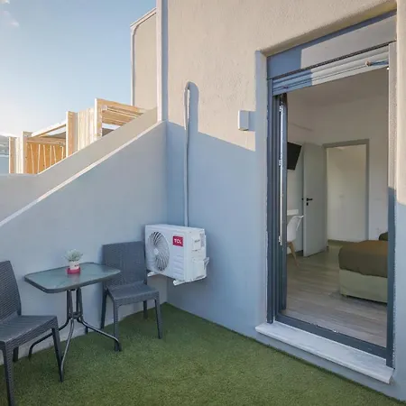 Appartement Christianna & George Luxury Hot Tub Firá