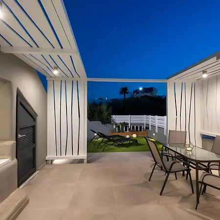 Christianna & George Luxury Hot Tub