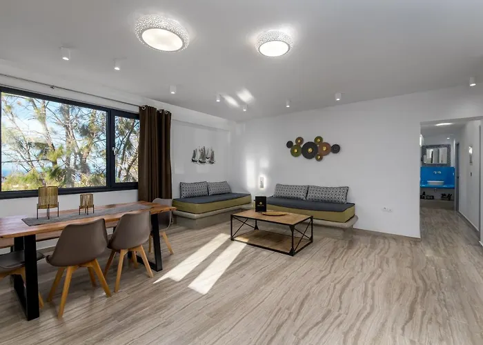 Christianna & George Luxury Hot Tub *