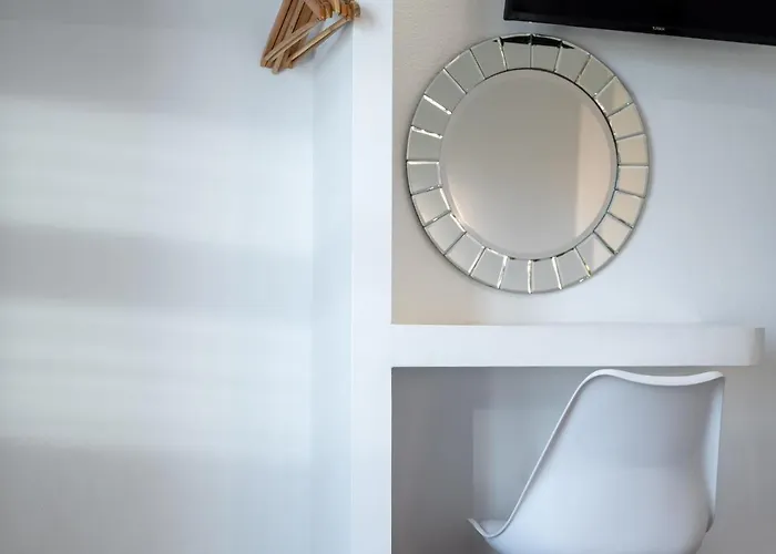 Christianna & George Luxury Hot Tub Fira (Santorini)