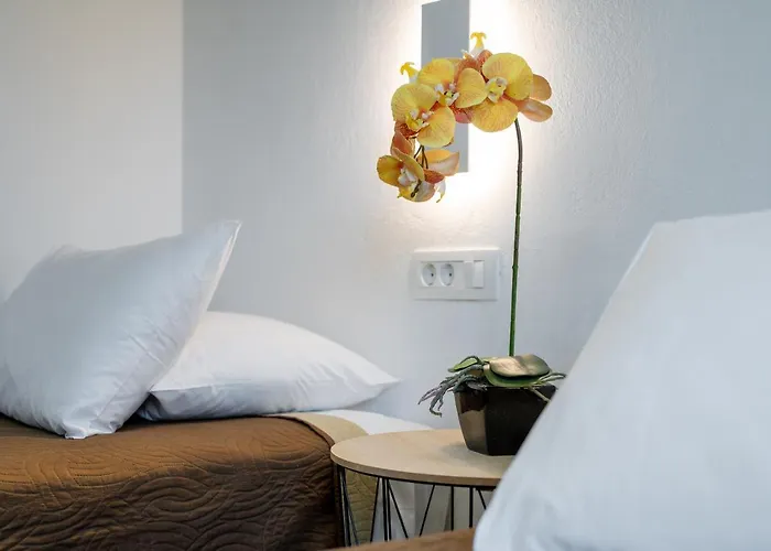 Christianna & George Luxury Hot Tub * Fira (Santorini)