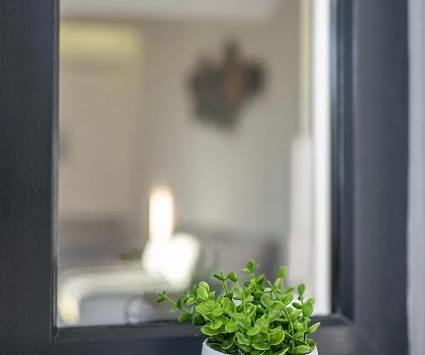 Christianna & George Luxury Hot Tub Fira (Santorini)