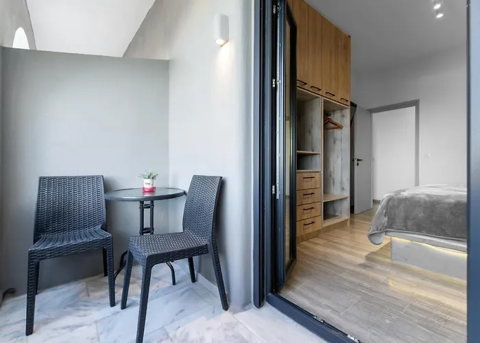 Lägenhet Christianna & George Luxury Hot Tub