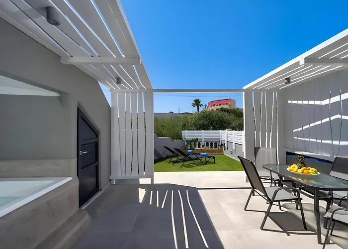 Lägenhet Christianna & George Luxury Hot Tub